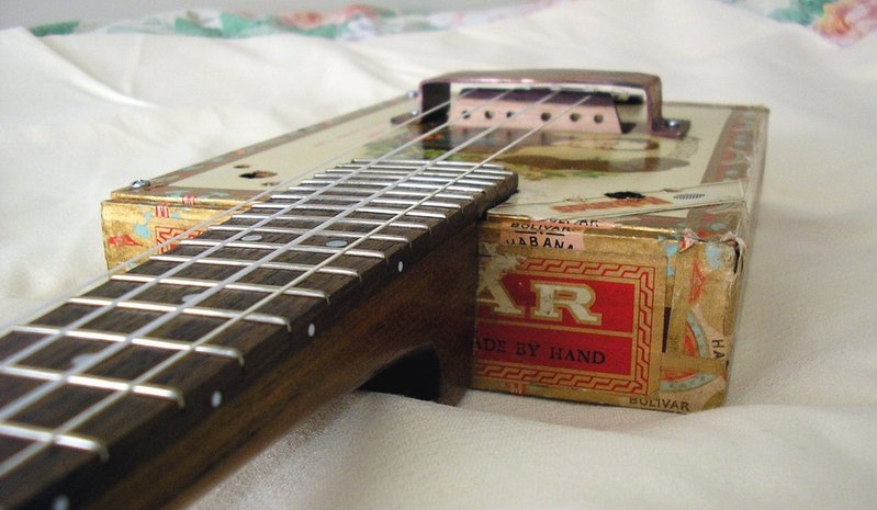 Cigar Box Sardine Tin Reso Uke bridge.jpg